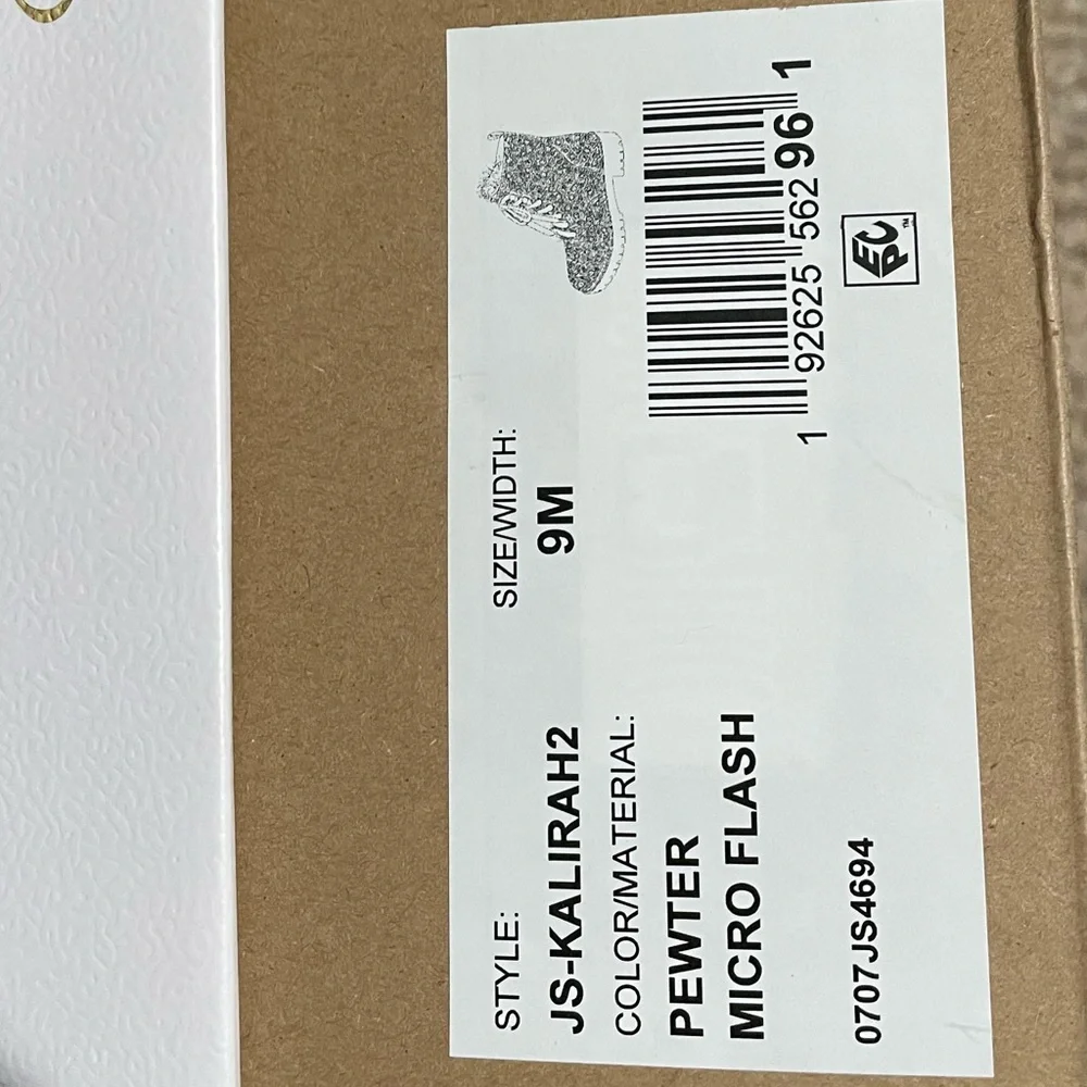 Jessica Simpson 9M Rhinestone Boot - Picture 3 of 3